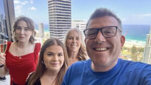 Partiya sədri qızının BU GÖRÜNTÜLƏRİNƏ görə istefa verdi