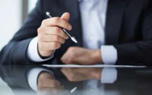 Bu icra başçıları köməkçi axtarır