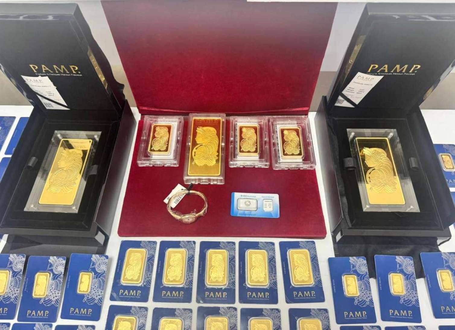 Aeroportda 11 kq qızıl, 3 karatlıq brilyant saxlanıldı – FOTO