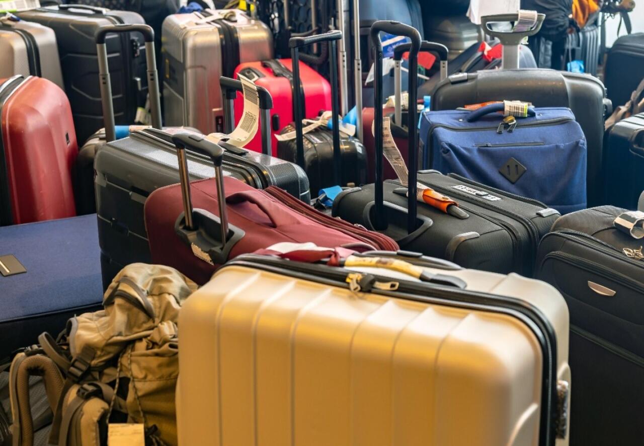 Aeroportda unudulan baqajlar ucuz qiymətə satılır? – AÇIQLAMA
