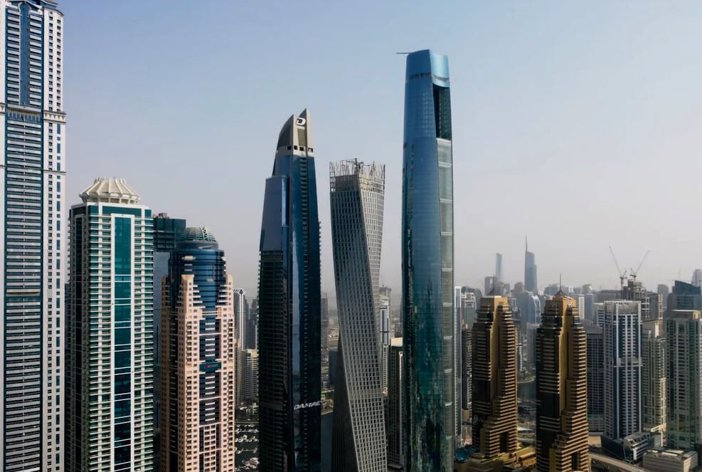 Dubayda dünyanın ən hündür oteli açıldı