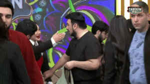 Efirdə biabırçılığ: Canlı yayımda müğənnilər arasında DAVA DÜŞDÜ