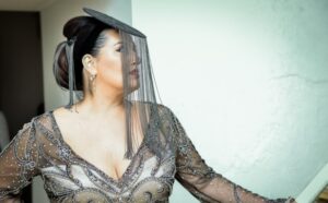 Elzadan Rəşid Mahmudova CAVAB: İşıq olaraq məni görürlər