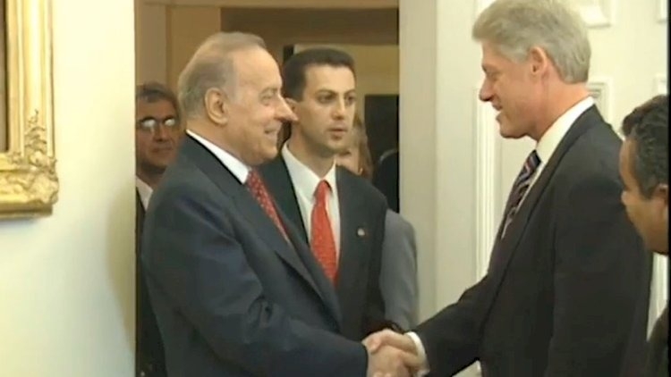 Heydər Əliyevin Mehdiyevə görə işdən qovduğu tərcüməçi – SENSASİON DETALLAR