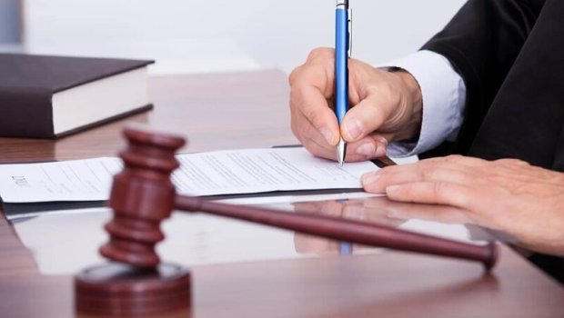 Hüquqşünas olmayanlar da məhkəmədə işə götürüləcək – YENİLİK