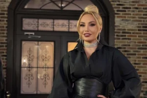 Nura Suri şou-biznesi vəlvələyə salacaq kitab yazır