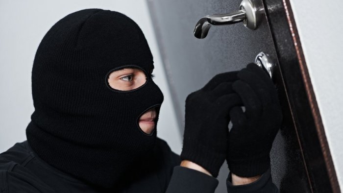 Bakıda mənzildən 78 minlik oğurluq – VİDEO