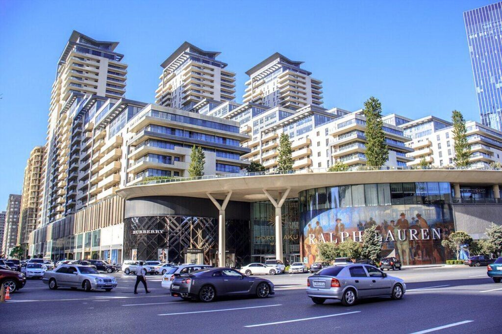 “Port Baku”da yarım milyonluq avtomobil maraq doğurdu – VİDEO