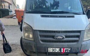 Bakıda “Ford”yol kənarındakı avtomobillərə çırpıldı – VİDEO