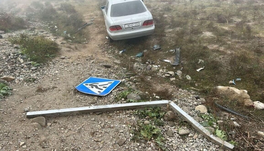 “Mercedes” qoyun sürüsünə girdi, onlarla heyvan tələf oldu – FOTO