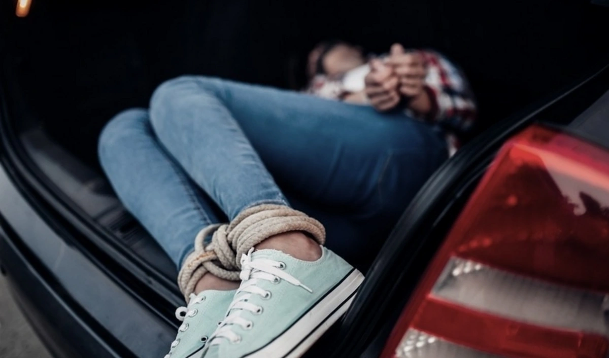 Tiktokda tanış olduğu qadının 15 yaşlı qızını qaçırtdı