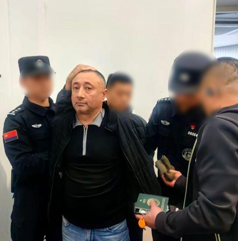 Arvadını bıçaqlayıb Çinə qaçan ər tutuldu