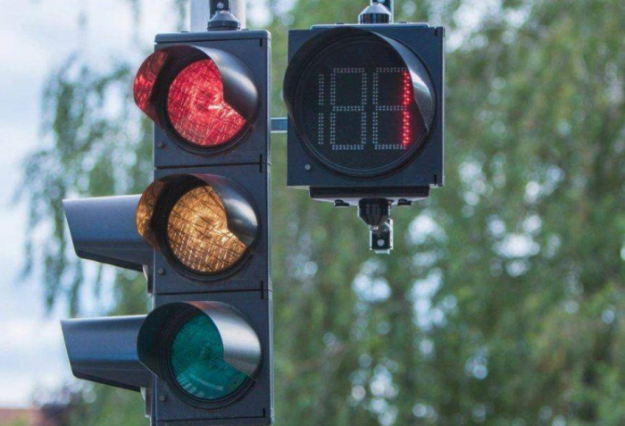 Bu ərazidə yeni svetoforlar quraşdırıldı