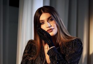 Öz gücümlə ayaqda durmaq istəyirəm – Rəqsanənin qızı işləməsindən DANIŞDI