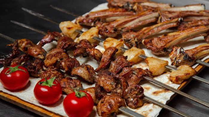 Bakıda bu şadlıq evində yeməklər camış ətindən hazırlanırmış – FOTOLAR