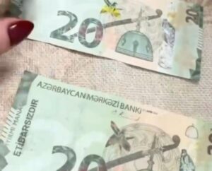 DİQQƏTLİ OLUN! – Saxta 20 manatla yaşlı insanları belə aldadırlar – VİDEO