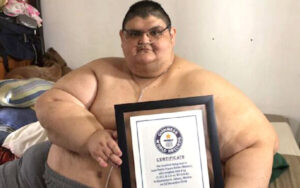 Dünyanın ən kök adamı öldü – FOTO