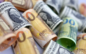 Avro bahalaşdı, lirə və rubl ucuzlaşdı