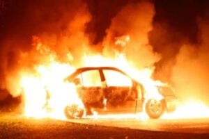 Bakının mərkəzində avtomobil yanıb – ANBAAN VİDEO