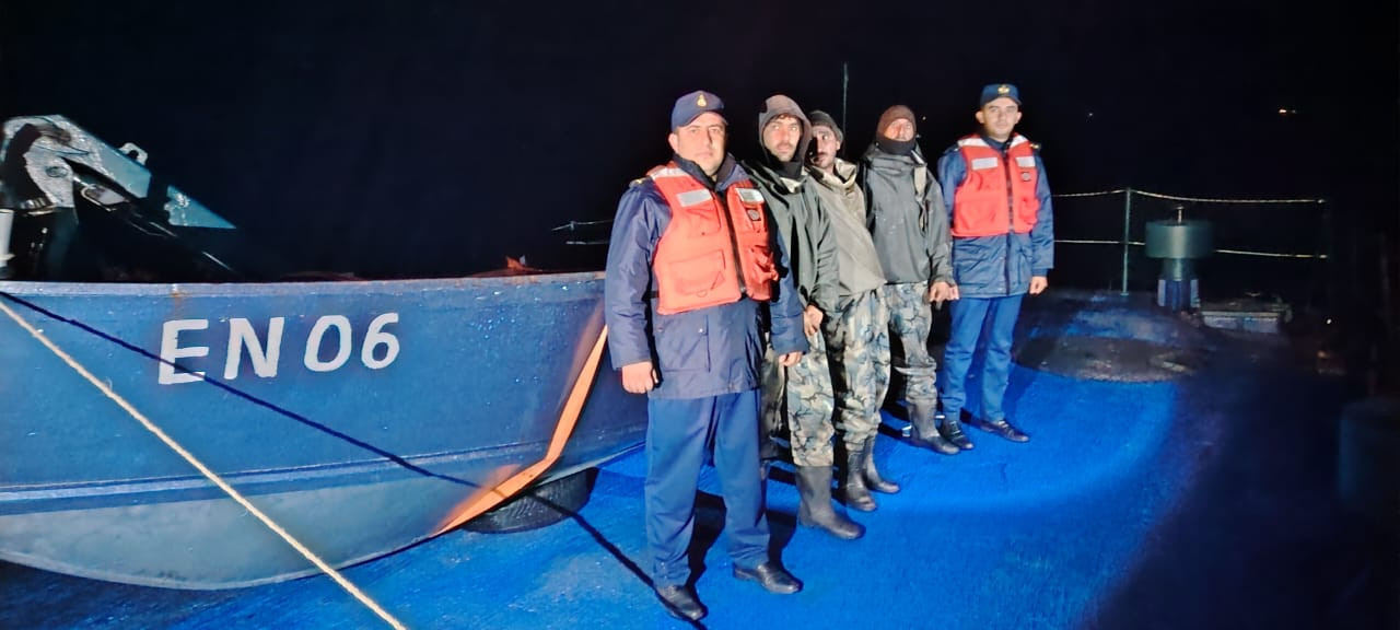 Xəzərdə köməksiz qalan balıqçılar xilas edildi – FOTO