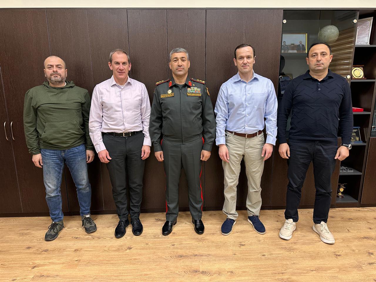 Amerikalı ekspertlər Bərxudarovla görüşdü – Təcrübəsini kitaba saldılar