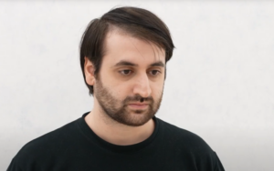 Xəstə uşaqların şəkillərini paylaşıb, 200 min manat yığdı, özü üçün xərclədi – VİDEO