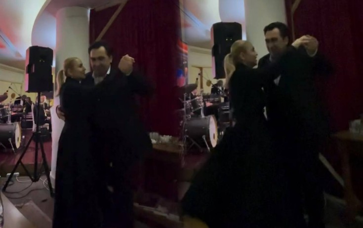 Eltonla xanımından romantik rəqs – VİDEO