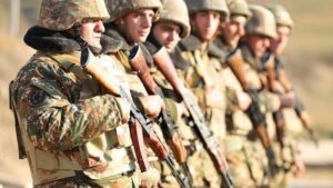 Ermənistanda hərbi xidmət müddəti azaldıldı
