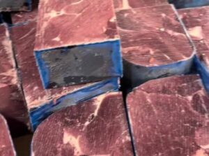 Bakıda ucuz qiymətə qəribə formalı ətlər satışa çıxarıldı – VİDEO