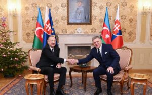 İlham Əliyev Robert Fitsonla təkbətək görüşdü – FOTOLAR