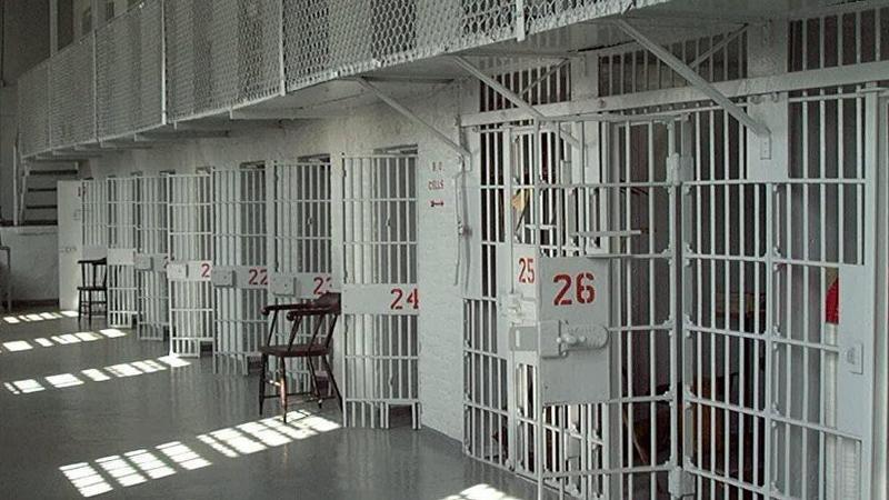 Ömürlük məhbus cinsiyyətini dəyişdi, qadın həbsxanasına köçürüldü