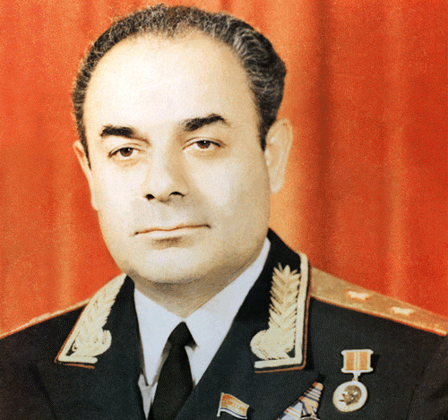 Kabinetində güllələnən azərbaycanlı nazir – O, anasının qatilini niyə bağışladı? 