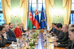 İlham Əliyevin Slovakiya Prezidenti ilə geniş tərkibdə görüşü olub