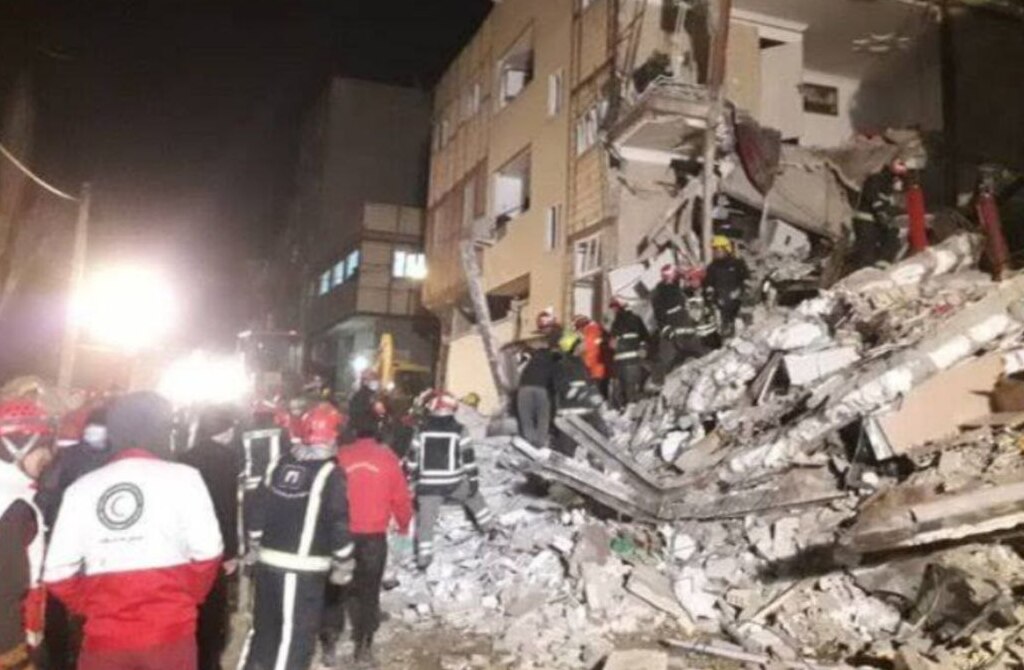 Tehranda yaşayış binası çökdü – FOTO