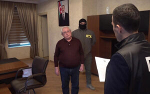 Həbsdə olan sabiq icra başçısı azadlıqda – FOTO