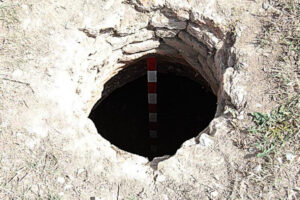 Beyləqanda 2 yaşlı uşaq kanalizasiya quyusuna düşərək ölüb