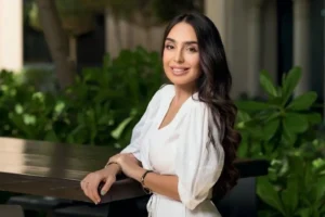 Leyla Əliyeva Nüsrət Kəsəmənlinin şeirini səsləndirdi – VİDEO