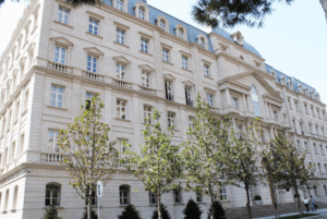 Baş nazir Maliyyə Nazirliyi ilə bağlı qərar imzaladı