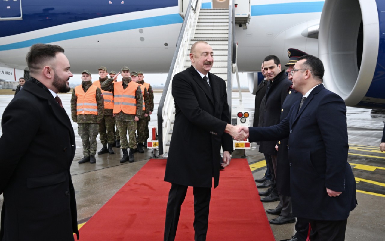 Prezident Slovakiyaya səfər etdi – FOTOLAR