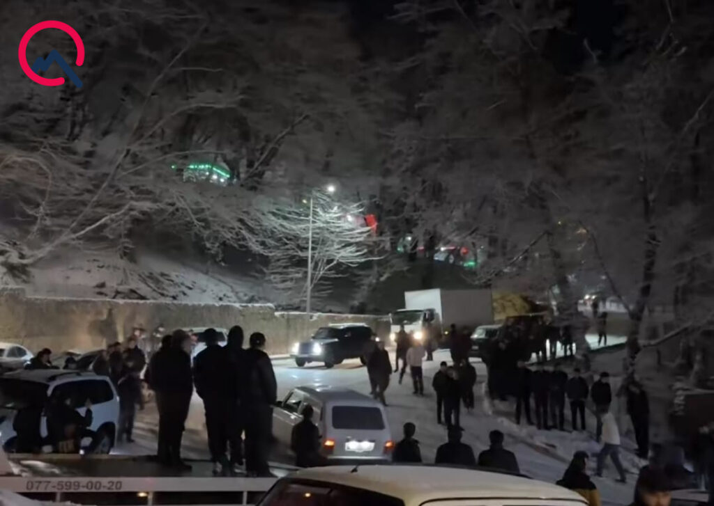 Qar problemlər yaratdı: maşınlar yolda qaldı – FOTO/VİDEO