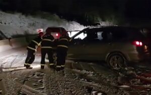 Şuşada buzlu yolda qalan vətəndaşlar belə xilas edildi – VİDEO