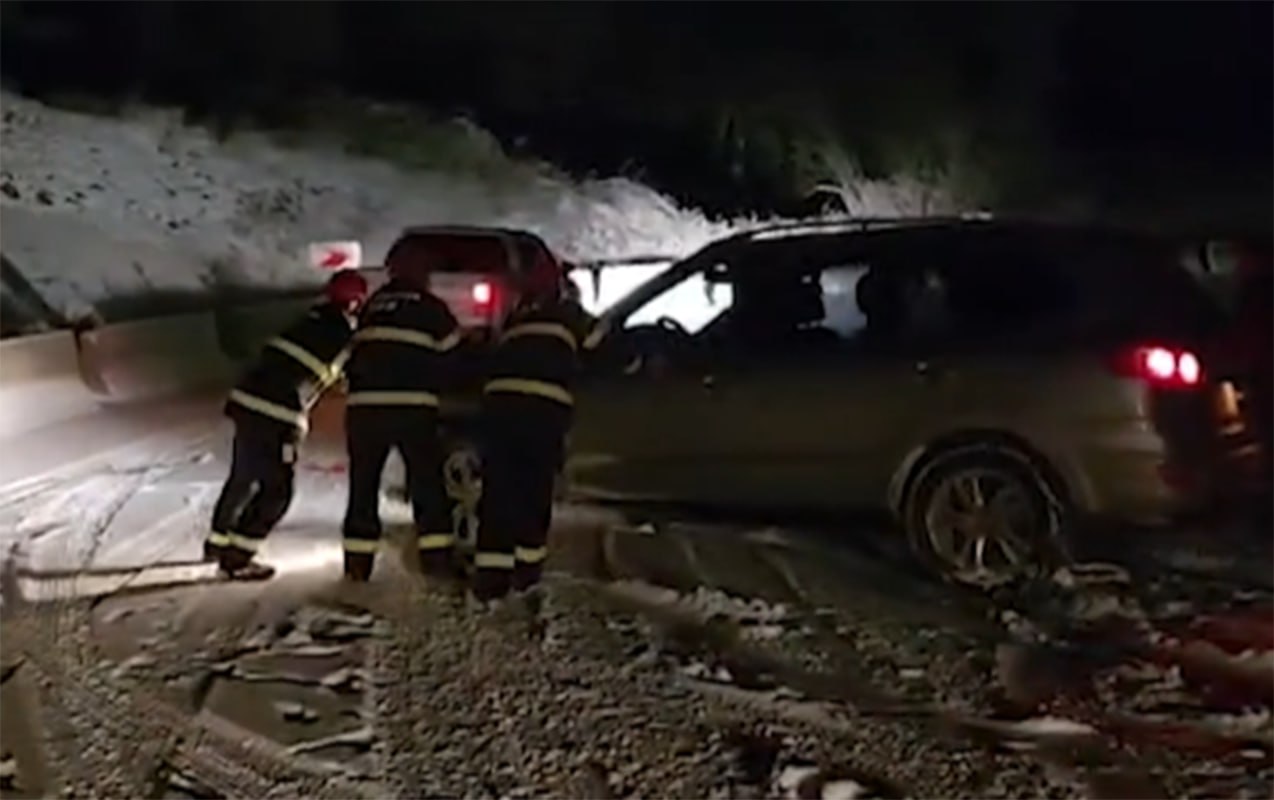 Şuşada buzlu yolda qalan vətəndaşlar belə xilas edildi – VİDEO