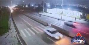 Piyada zolağında kişini vurdu – Ürəyi zəif olanlar baxmasın – VİDEO