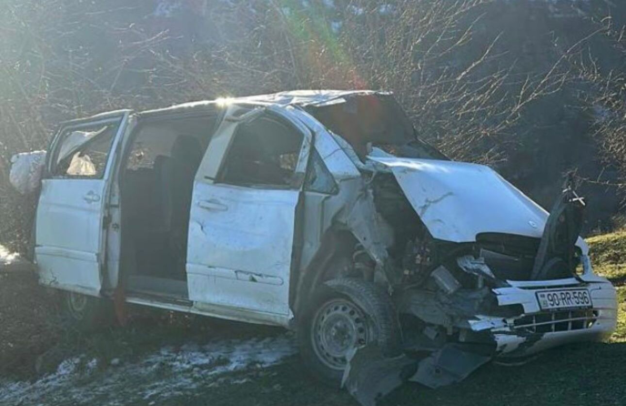 Lənkəran-Lerik yolunda avtomobil dərəyə aşıb – Xəsarət alanlar var