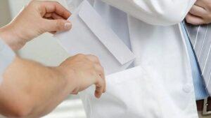 Azərbaycanda rüşvət verib həkim işləyənlərin SİYAHISI – MƏBLƏĞLƏR