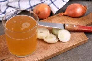 Soğan suyunun SAÇLARA TƏSİRİ sizi təəccübləndirəcək