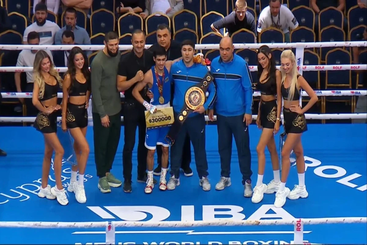 Boksçumuz finalda ermənini məğlub edib dünya çempionu oldu