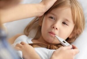 Uşaqlarda yüksək temperatur nə vaxt təhlükəlidir? – Valideynlərin NƏZƏRİNƏ