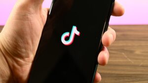 “TikTok” 2026-ci ildən yeni qaydalar gətirir – Daha çox hesab bloklanacaq