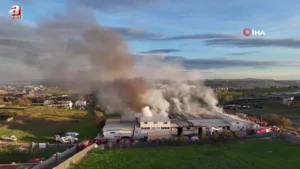 Türkiyədə kauçuk fabrikində güclü yanğın – VİDEO